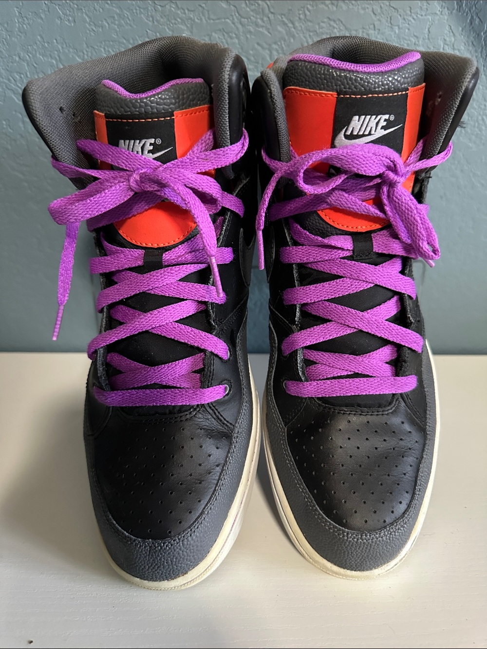 Nike Men’s  High-Top Sneakers in Black with Purple Laces and Orange Tongue